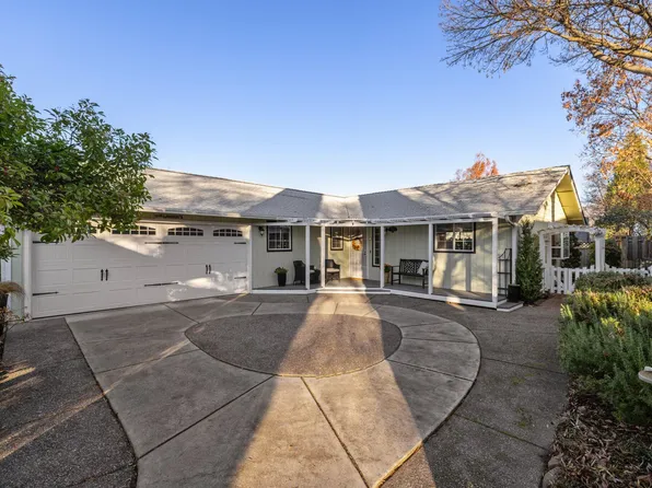 674 Berry Ln, Ashland, OR 97520