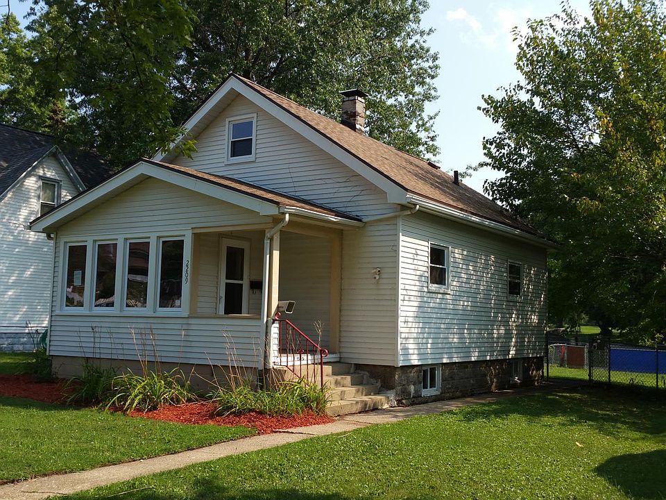 1st image of 2209 16th Ave