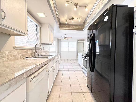 4th image of 3240 Coral Harbor Dr