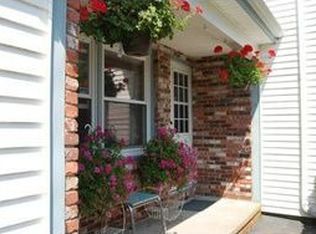 5 Strathmore Rd, Dartmouth, MA 02747