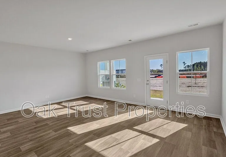 726 Ridgley Dr — Photo 11