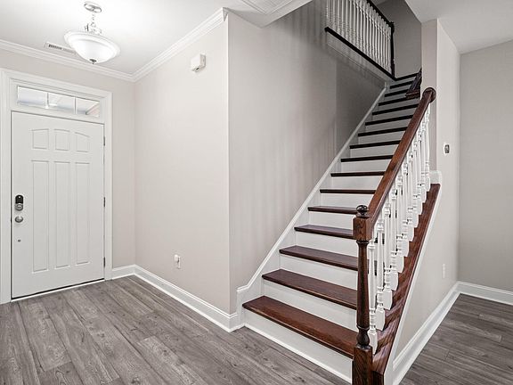 2nd image of 307 Acorn Hollow Pl