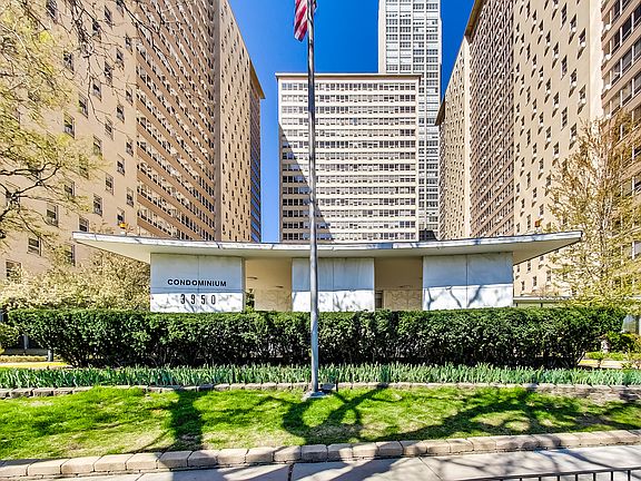 2nd image of 3950 N Lake Shore Dr APT 1318C