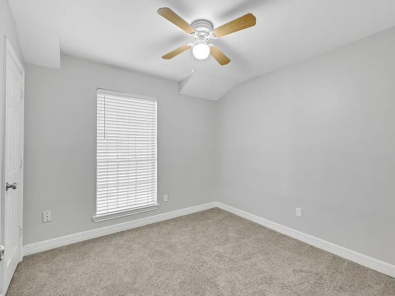 9339 Deanwood St — Photo 17