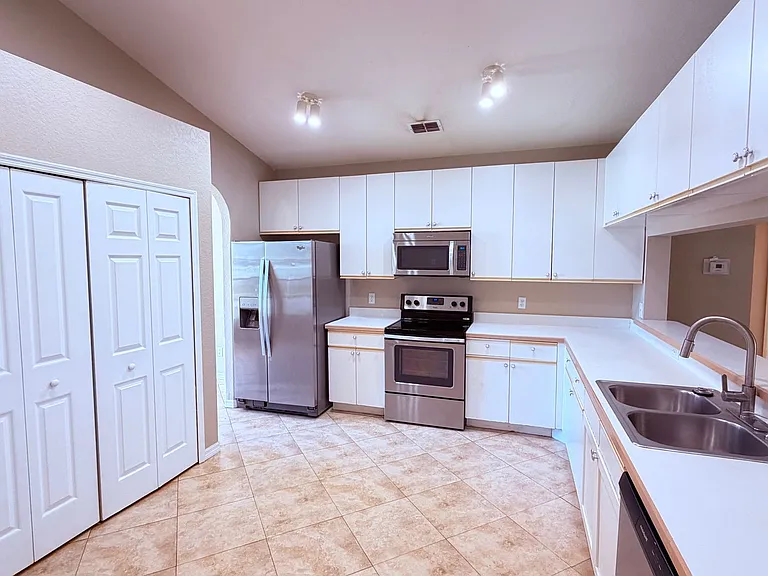 12424 Wilcox Ct — Photo 13