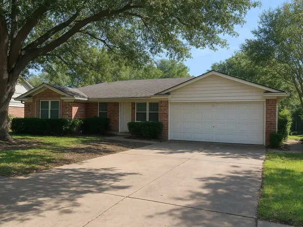 1106 Cozby St S, Benbrook, TX 76126