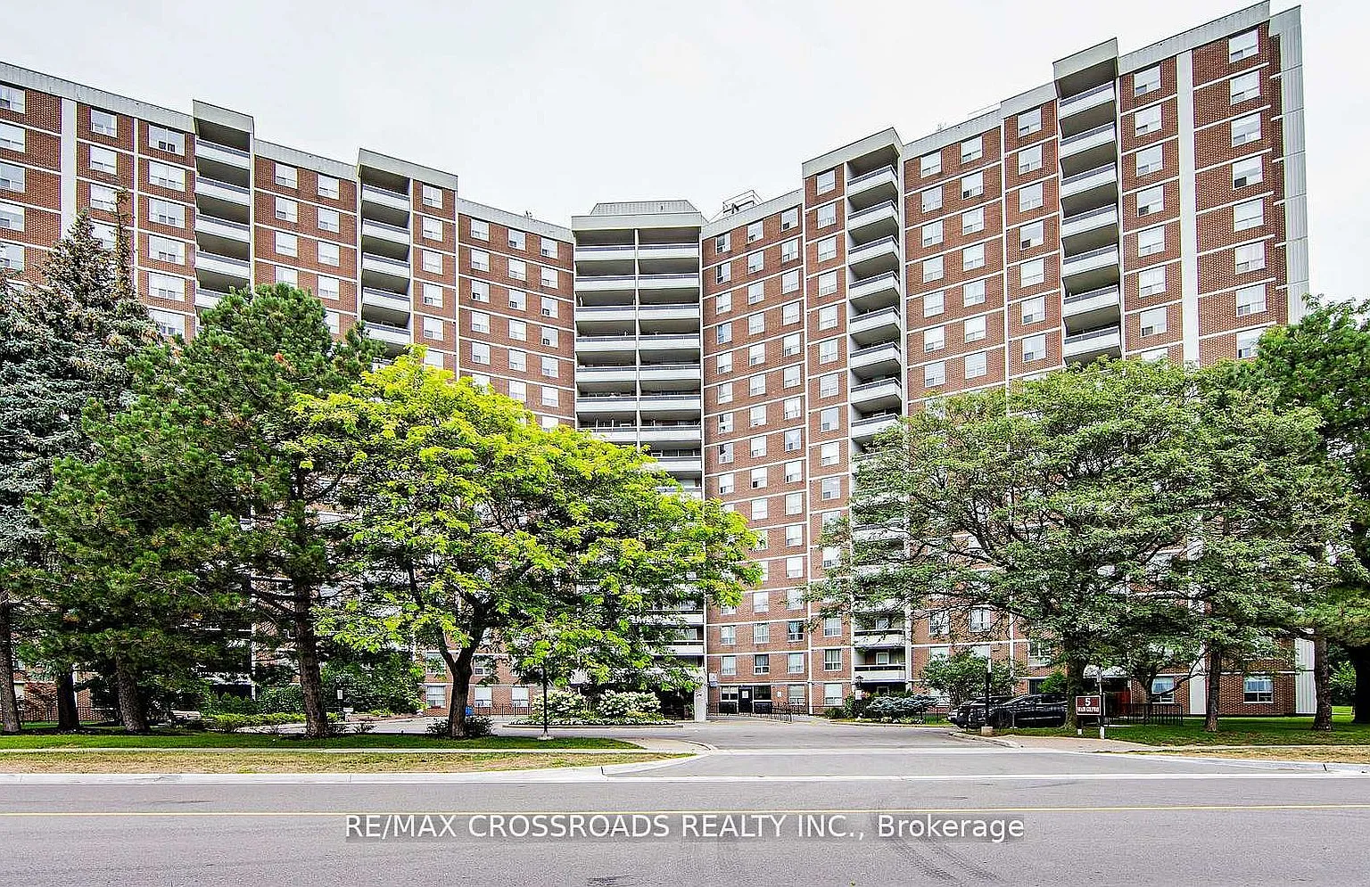 3 bed, $2,400 — Photo 2