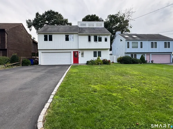 9 Oakledge Cir, Norwalk, CT 06854