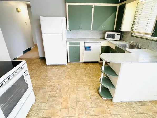 536 Northmount Dr NW, Calgary, AB T2K 3H9