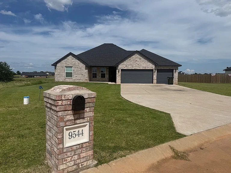 9544 Monterey Dr — Photo 2