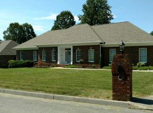 2614 W Halifax Dr, Kingsport, TN 37660