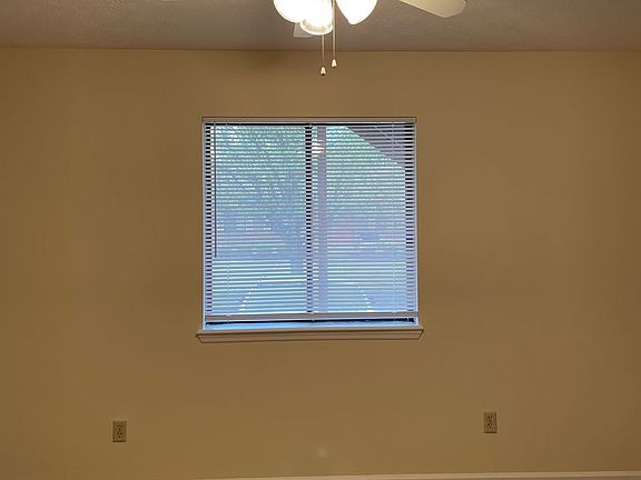 4th image of 367 Gibson Ln #16