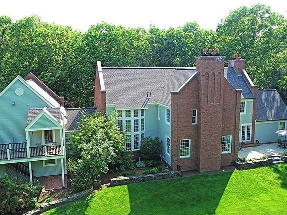 2nd image of 275 Underwood St