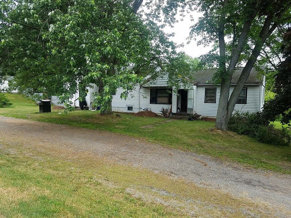 2nd image of 122 W Main St