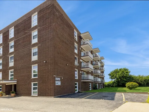 7225 W Higgins Ave Unit 101, Chicago, IL 60656