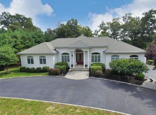 4 Dunderberg Rd, Tomkins Cove, NY 10986