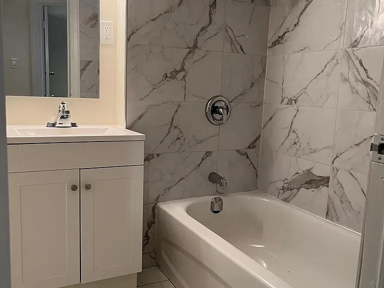 220 Holborne Ave — Photo 26