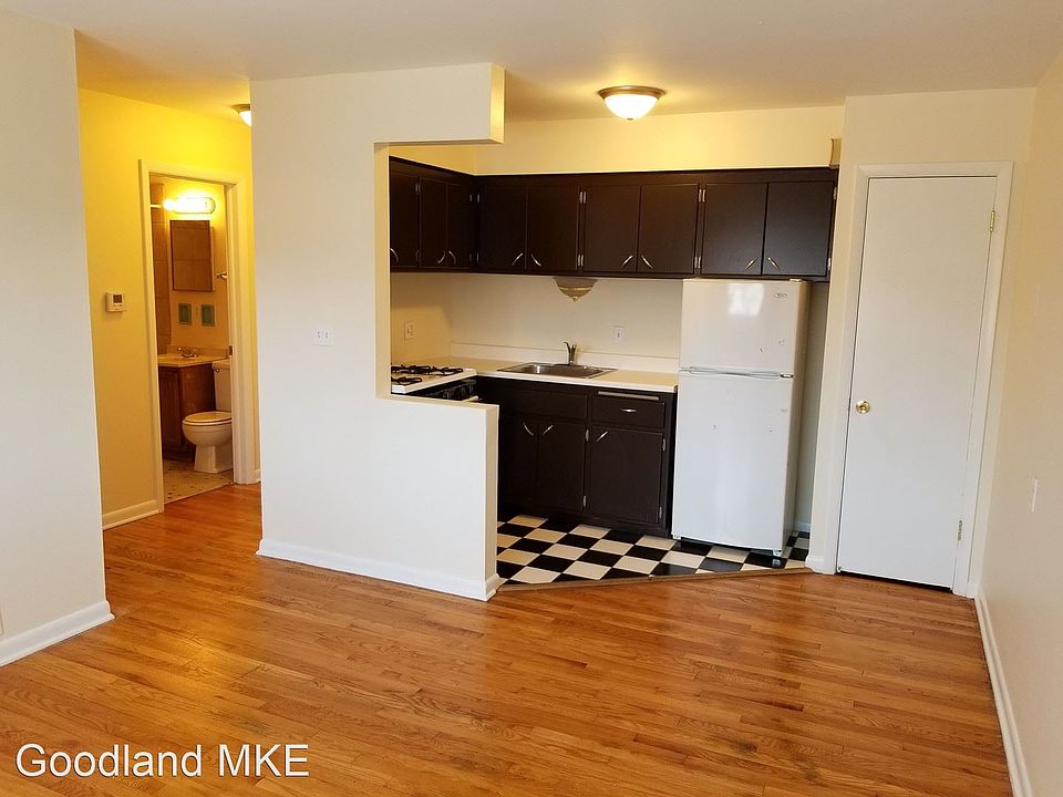 1st image of 1579 N Farwell Ave #101
