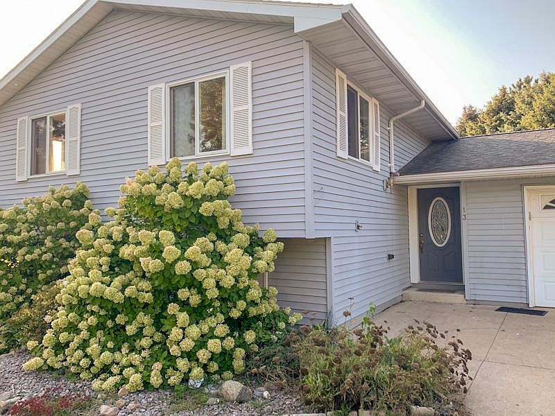 2nd image of 13 Circle Dr W