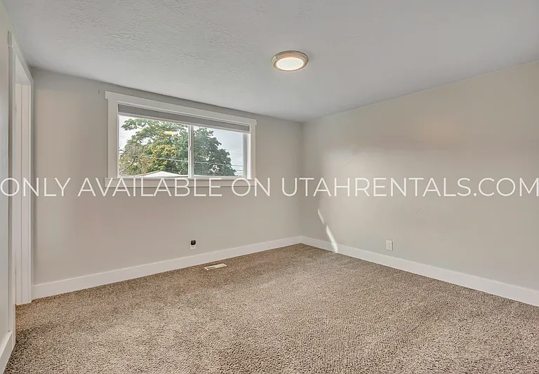 336 E Rena Ave — Photo 10