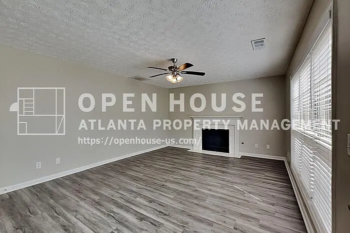 3 bed, 2.5 bath, 2733 sqft, $2,245 — Photo 3