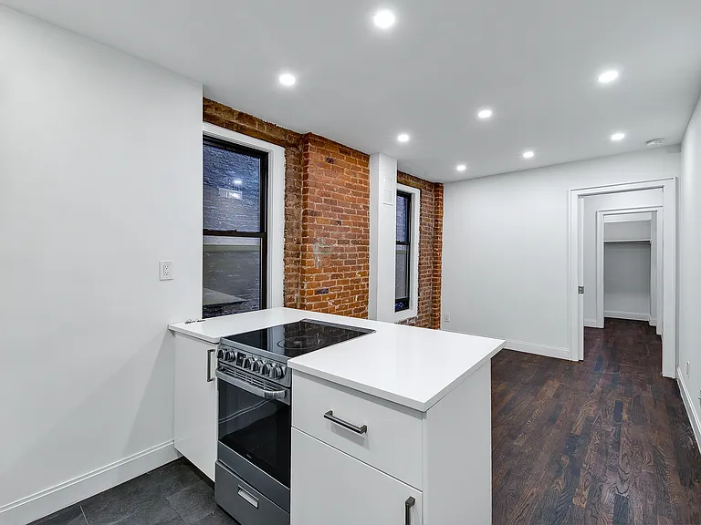 333 E 13th St #7 — Photo 3