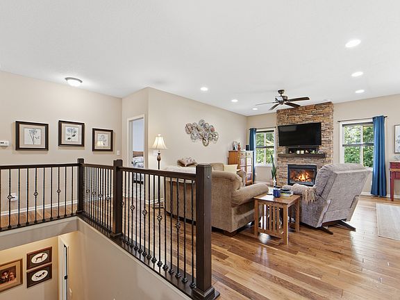 4th image of 617 Timberview Dr
