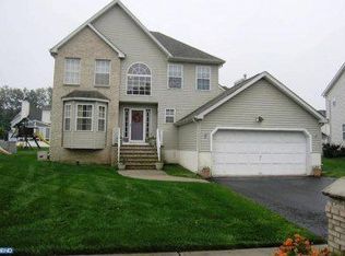 9 Airdale Dr, Kendall Park, NJ 08824