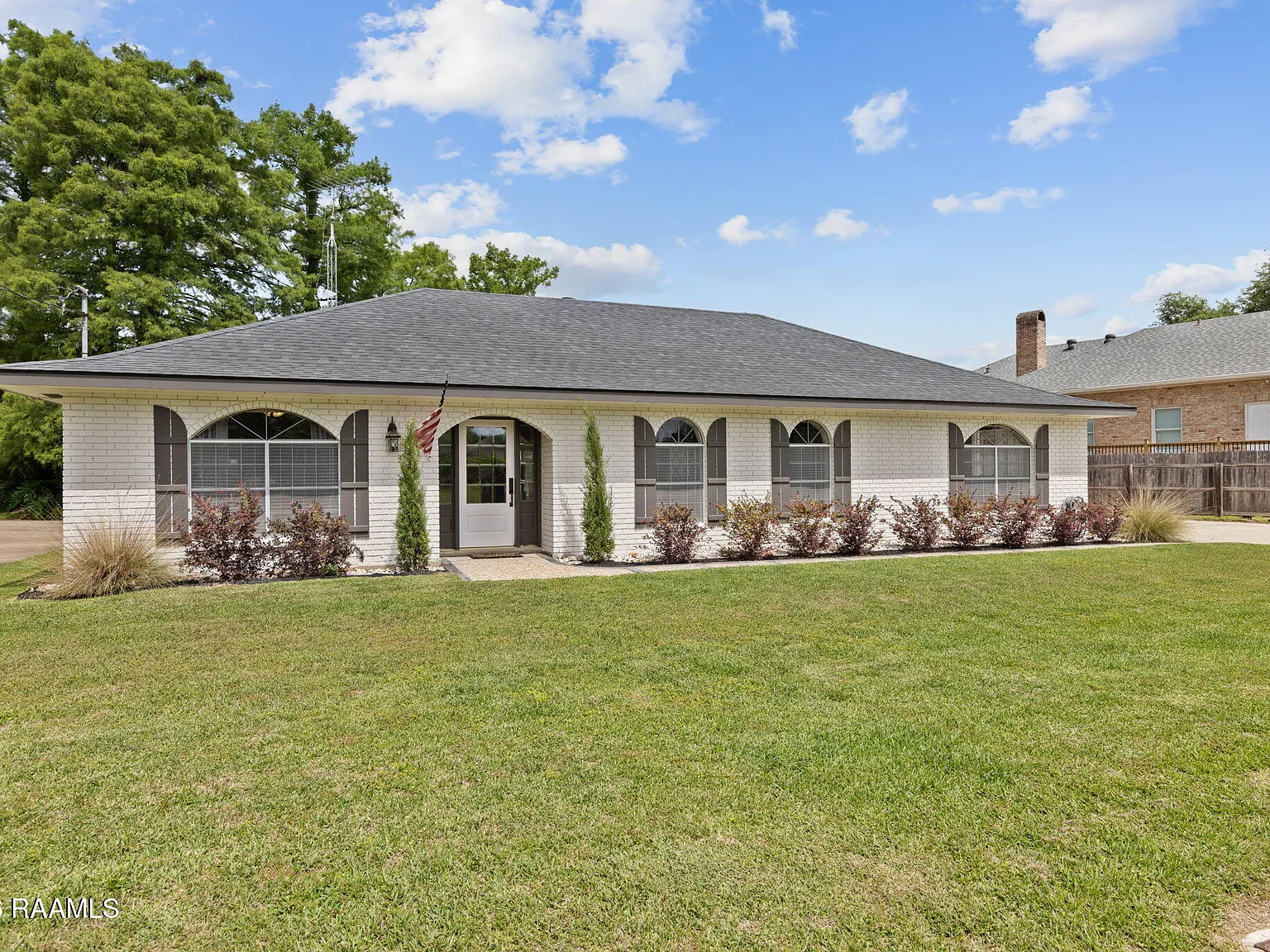 4 bed, 3.0 bath, 2605 sqft, $2,600 — Photo 4