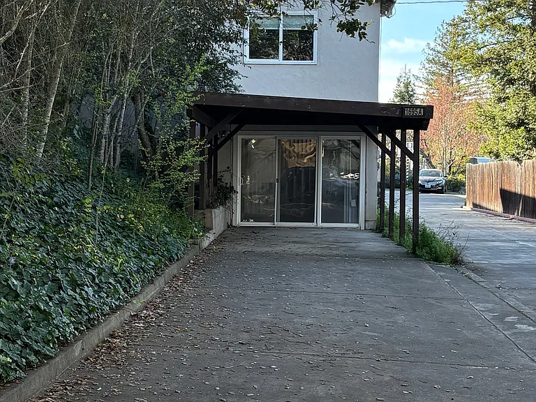 1695 Ronne Dr — Photo 1