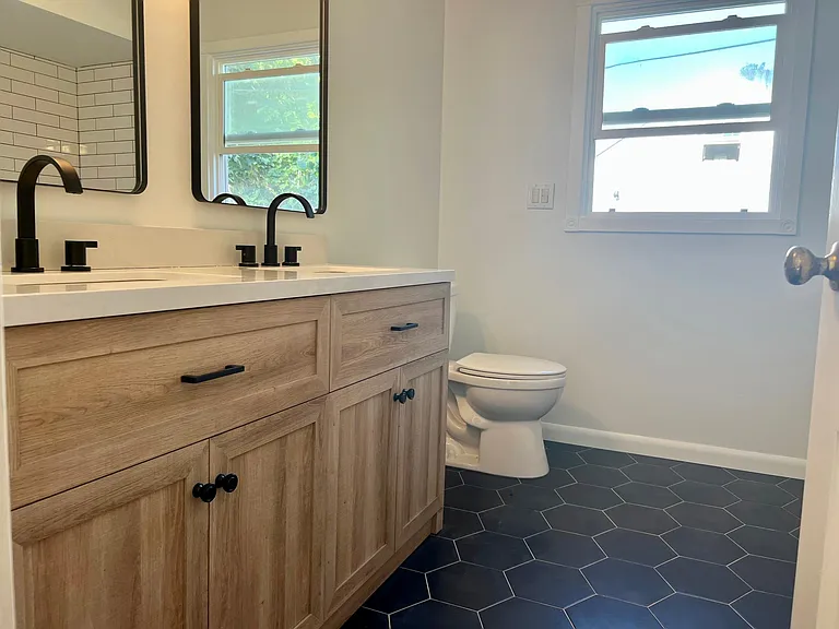 1008 Icel Ct NE — Photo 11