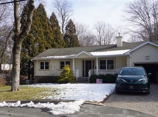 378 S Terhune Ave, Paramus, NJ 07652