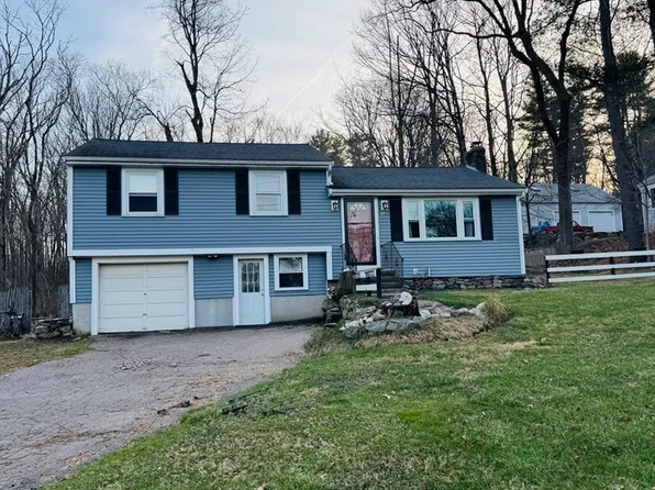 14 Walnut St, Plainville, MA 02762