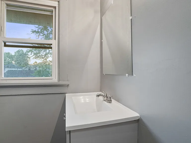 112 Linden Ave — Photo 11