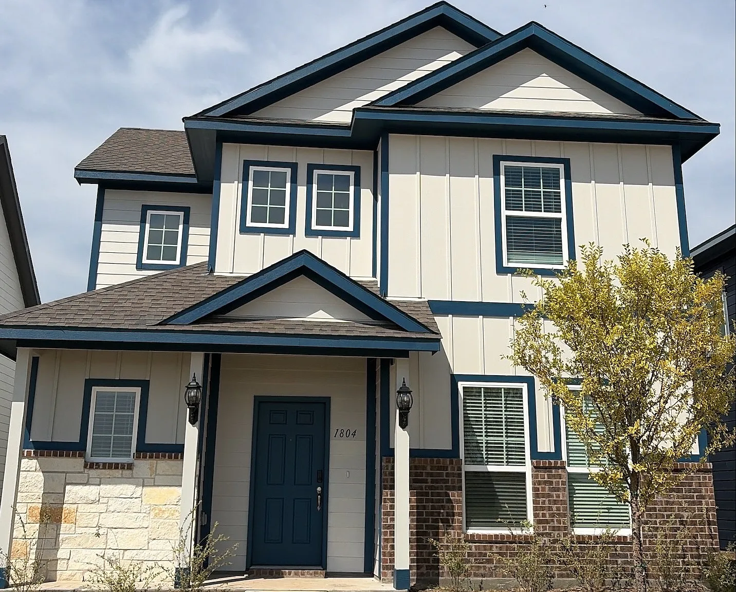 1804 Bluebonnet Ln — Photo 1