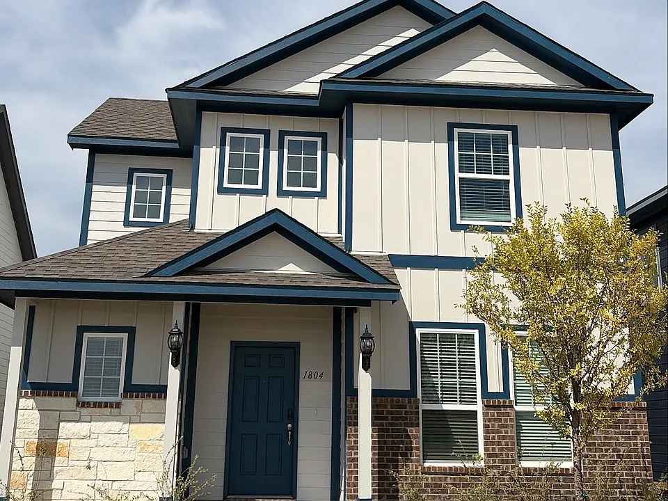 1804 Bluebonnet Ln