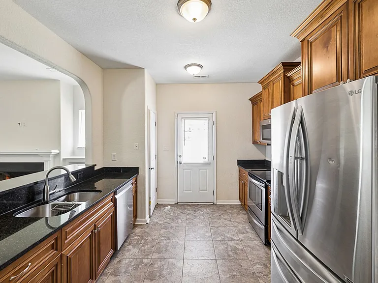 5003 Clifton St — Photo 15