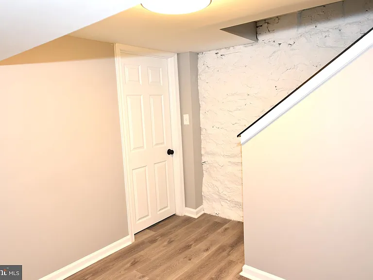2225 W Baltimore St — Photo 41