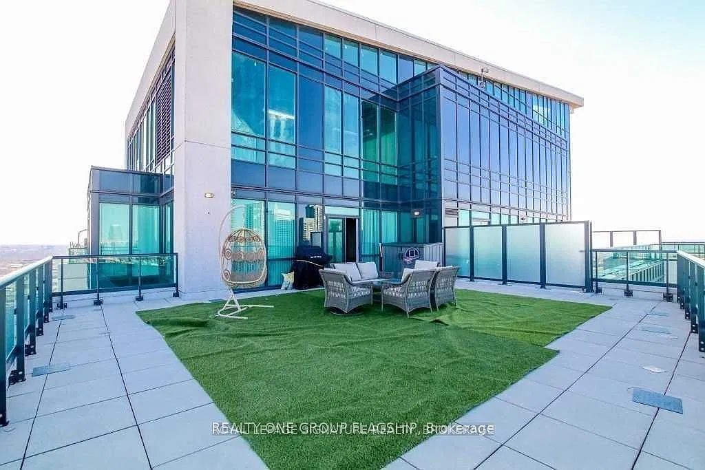 4 bed, $4,995 — Photo 1