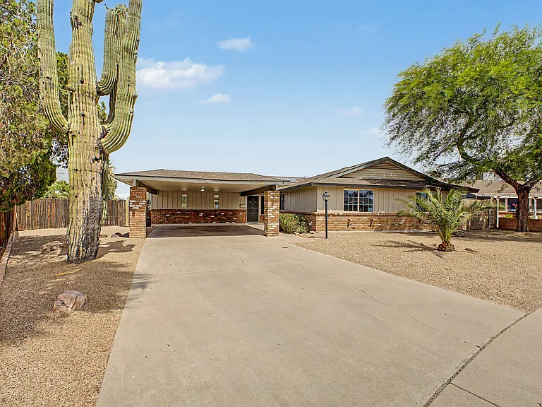 3346 E Cochise Dr — Photo 2