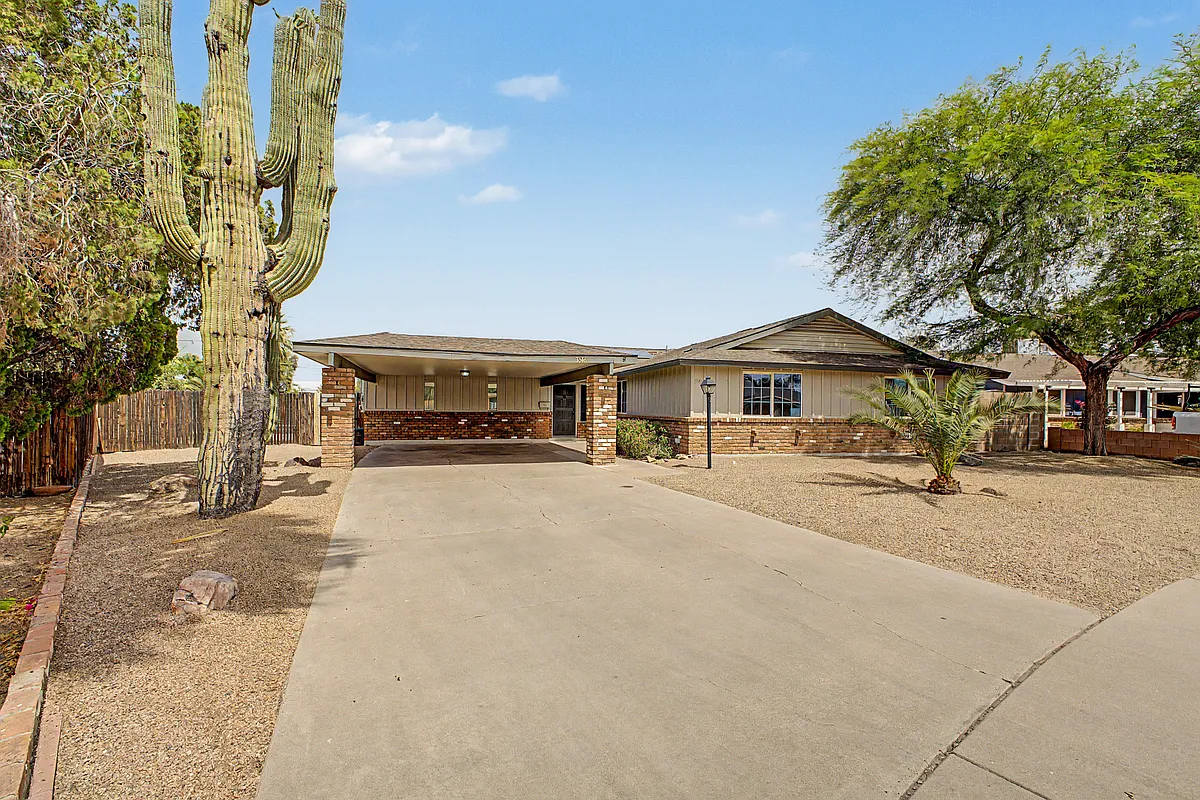 Building Photo - 3346 E Cochise Dr