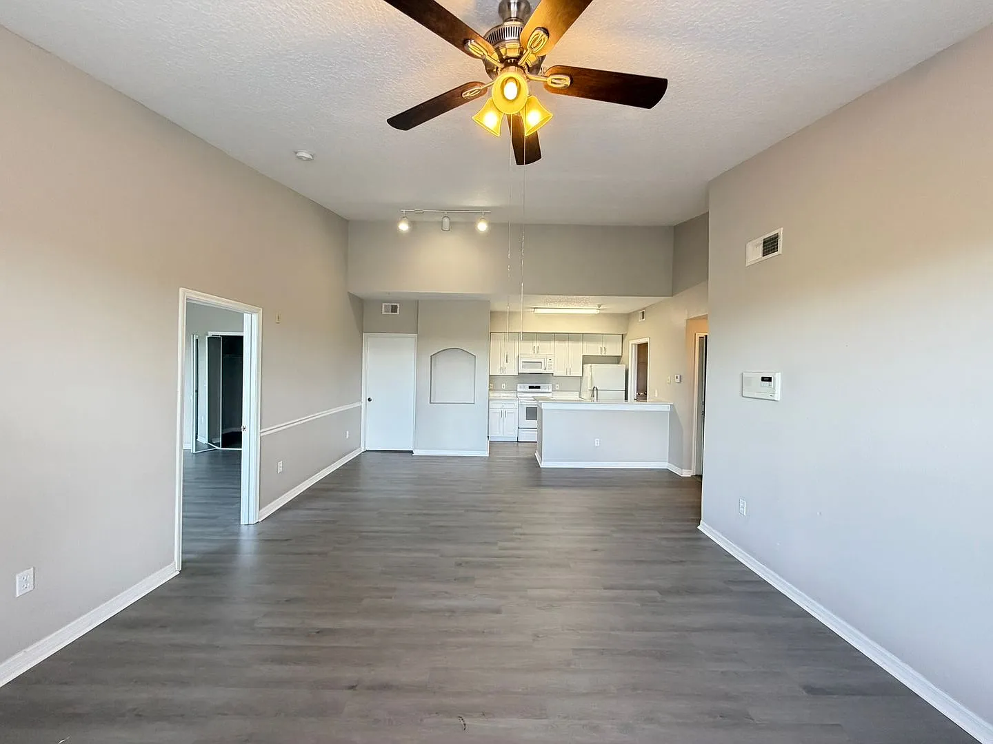 Awesome apartment in the heart of Metrowest! — Photo 4