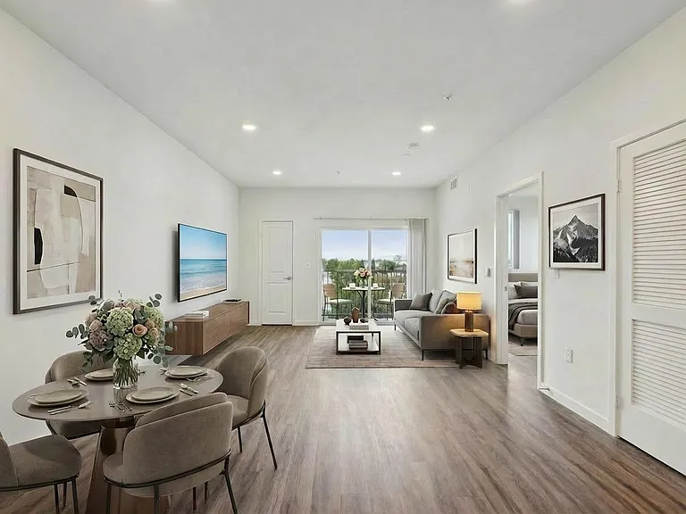 Cloud Nine Luxury Apartments — Photo 81