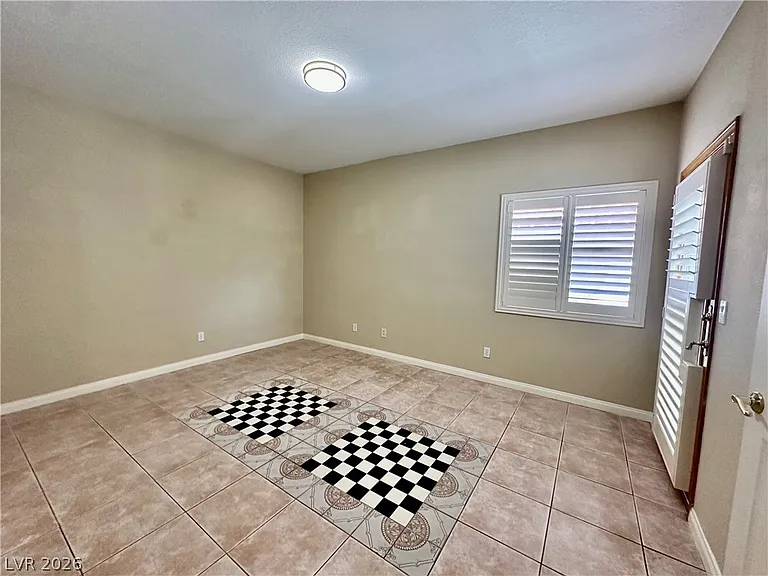 8645 Robinson Ridge Dr — Photo 11