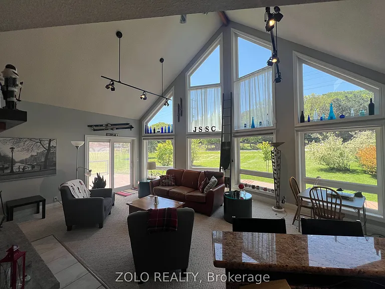 112 Carmichael Cres — Photo 8
