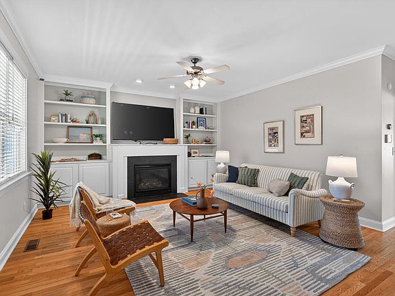 5th image of 121 E Seeman St