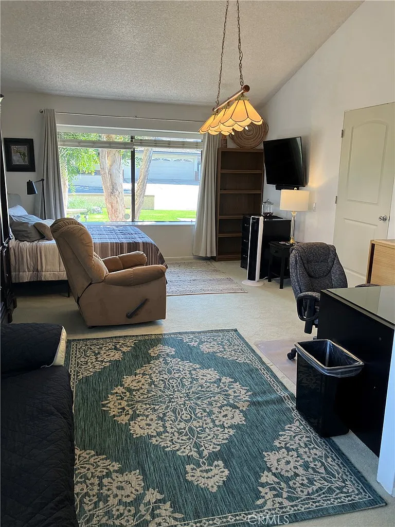 3 bed, 1632 sqft, $1,050 — Photo 2