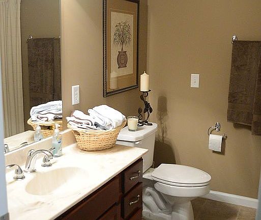 5th image of 1043 River Bend Dr