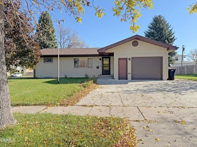 1919 Assumption Dr, Bismarck, ND, 58501