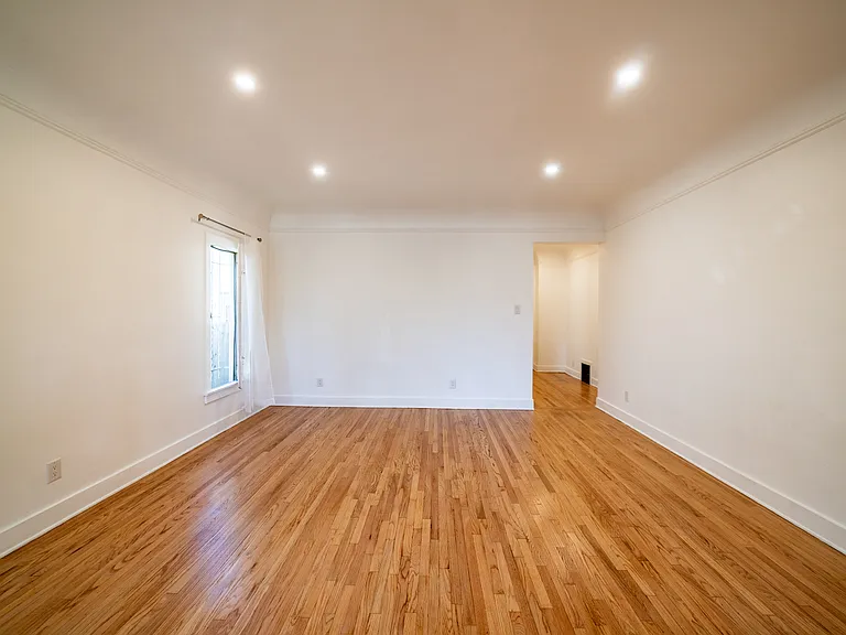 242 S Sycamore Ave #1/2 — Photo 8